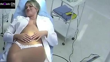Студентка болельщица ебется с мускулистым парнем в упругую задницу